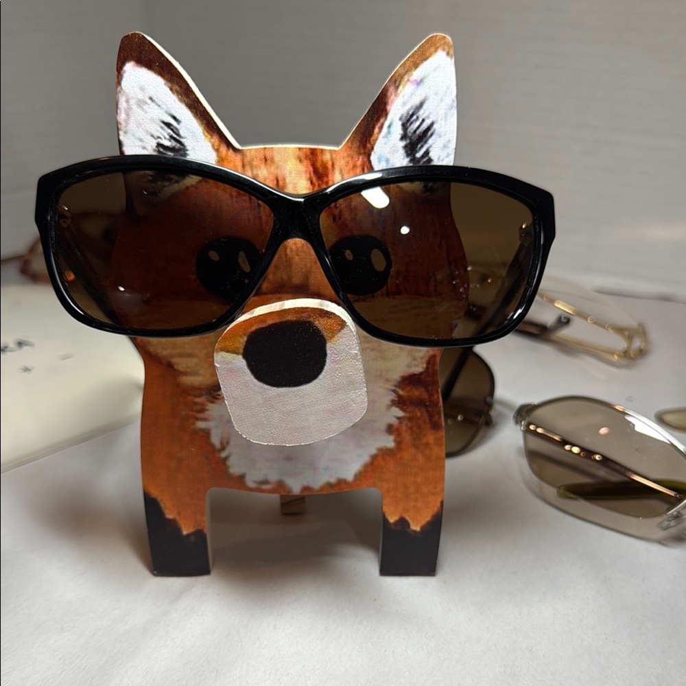 BCBGMaxAzria Black Sunglasses with Dark Tinted Lenses - Picture 4 of 8